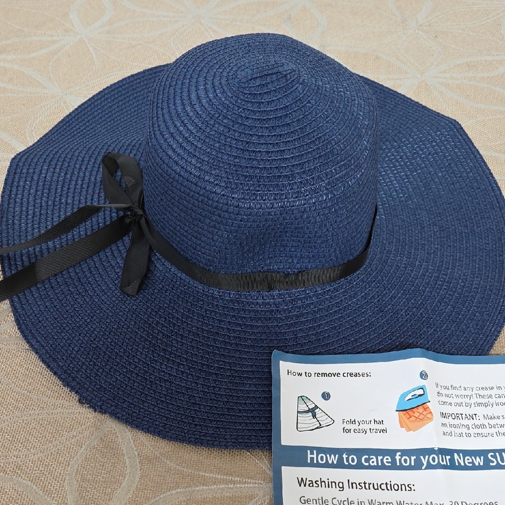 NWT Foldable Sun Hat!